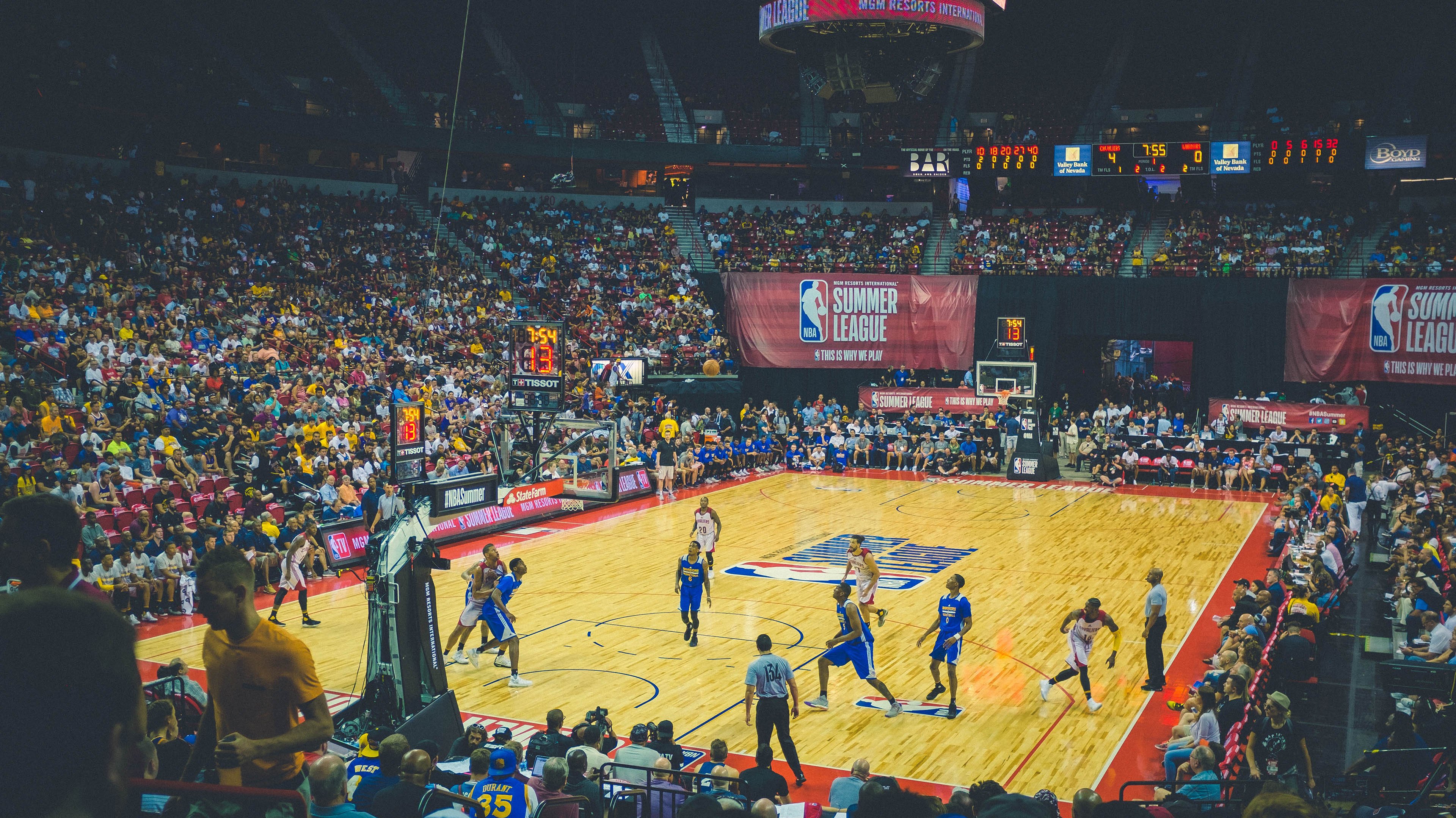 UFC 300震撼落幕,新王加冕,传奇对决载入史册