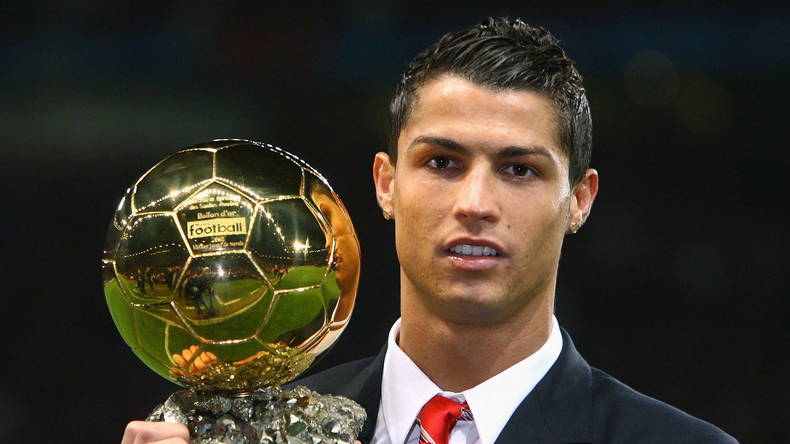 激情对决!曼城3-2逆转利物浦,英超争冠悬念再起