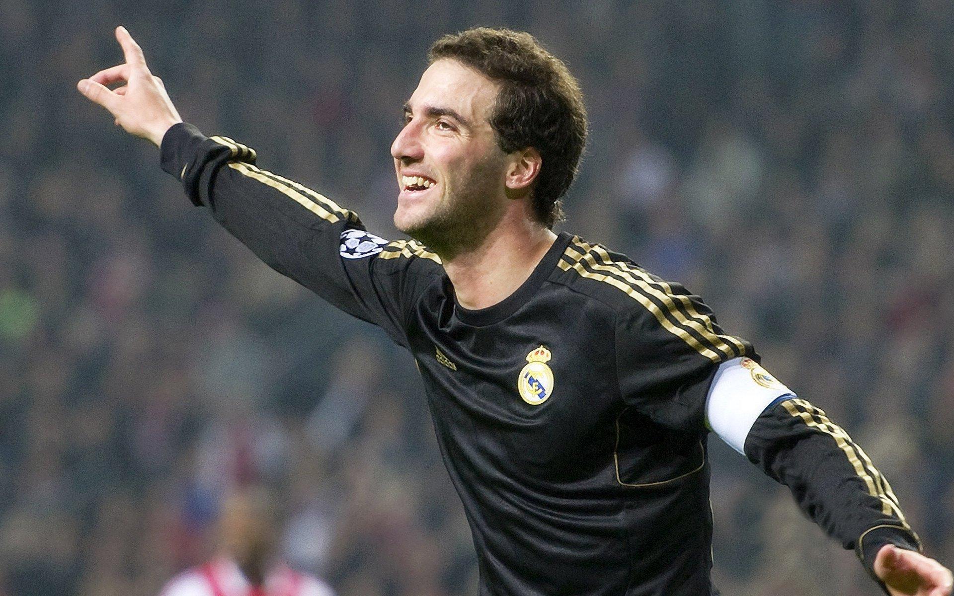 点球大战惊心动魄,加时赛绝杀定胜负—XX队挺进决赛