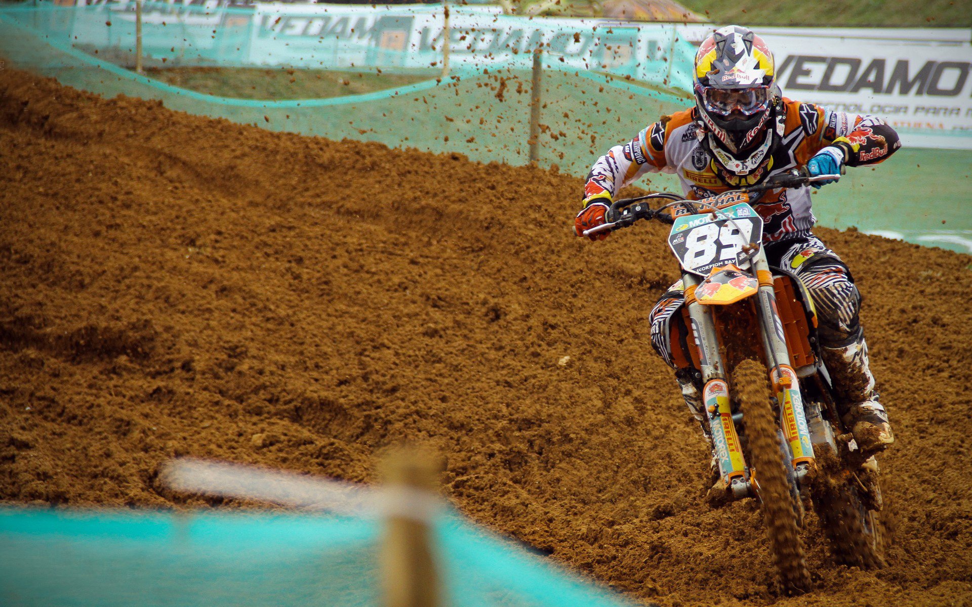 短跑新星闪耀全国田径锦标赛,破纪录夺冠引瞩目